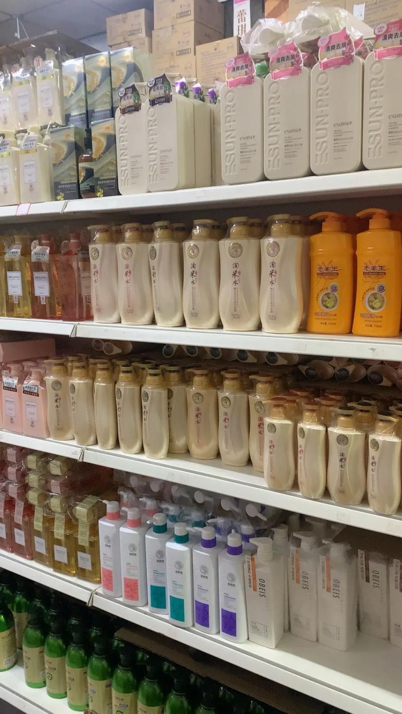 曉航化妝品批發(fā) 誠信經營，質量第一，歡迎新老客戶光臨